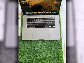 Laptops Apple  - MacBook Pro 13 Inch  2019  - Space Gray  - MacOS  - Intel  - Core i5  -Memory (Ram): 8 GB