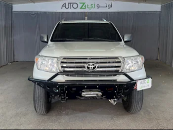 تويوتا  لاند كروزر  جي اكس ار  2008  عادي  203,000 كم  6 سلندر  دفع رباعي  اس يو في  أبيض