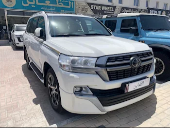 Toyota  Land Cruiser  VXR  2021  Automatic  124,000 Km  8 Cylinder  Four Wheel Drive (4WD)  SUV  White