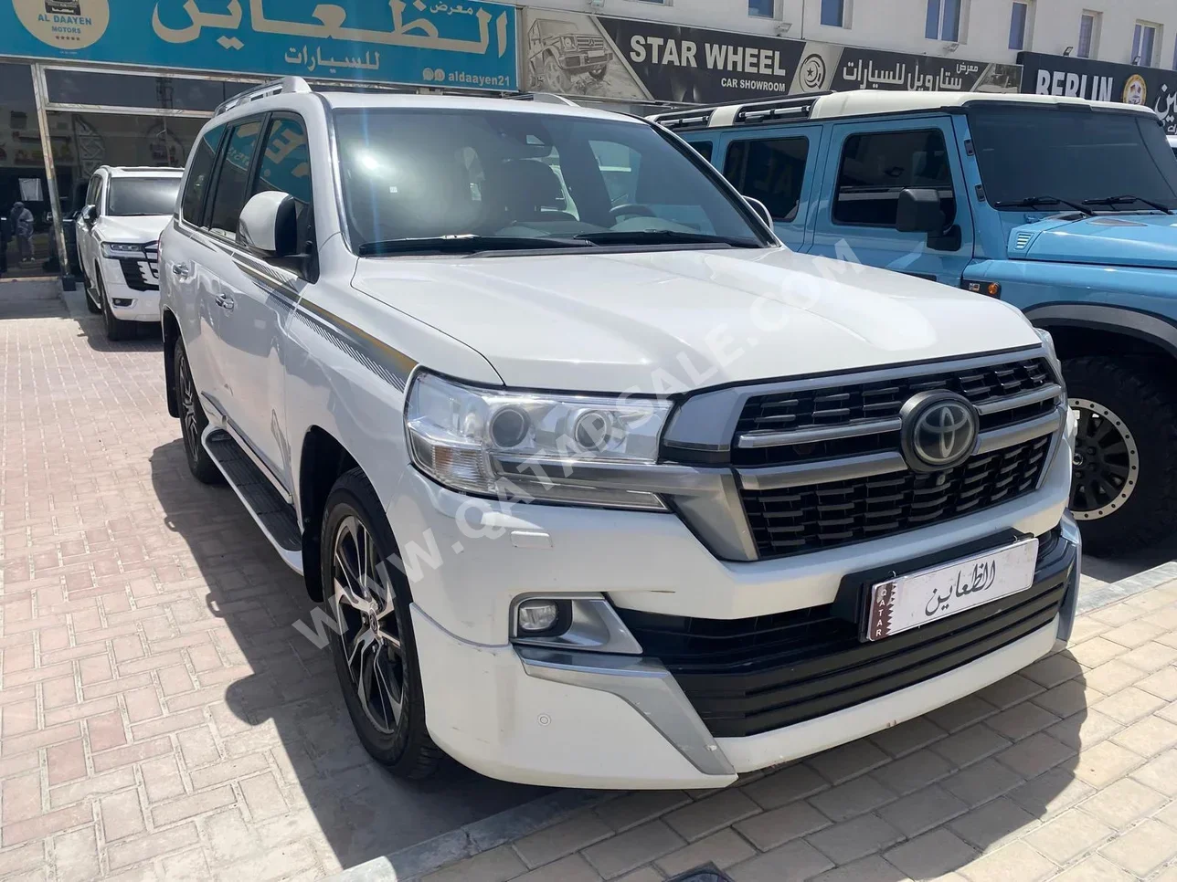 Toyota  Land Cruiser  VXR  2021  Automatic  124,000 Km  8 Cylinder  Four Wheel Drive (4WD)  SUV  White