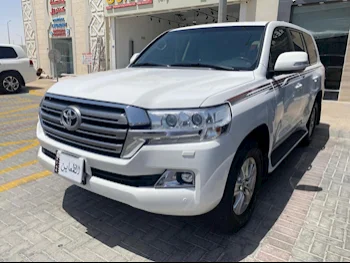 Toyota  Land Cruiser  GXR  2017  Automatic  144,000 Km  6 Cylinder  Four Wheel Drive (4WD)  SUV  White
