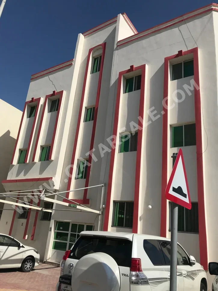 2 Bedrooms  Apartment  For Rent  in Doha -  Madinat Khalifa South  Not Furnished