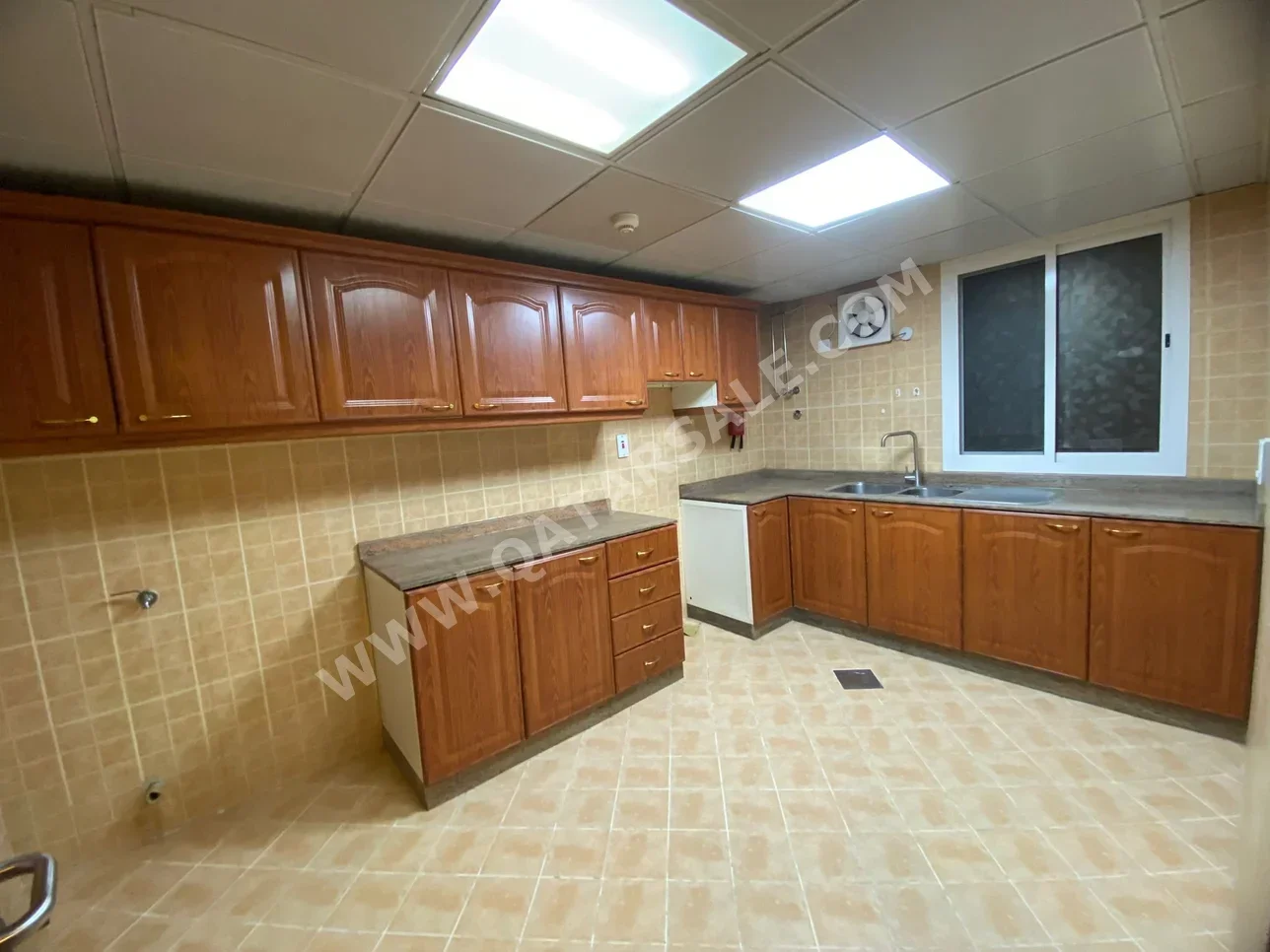 2 Bedrooms  Apartment  in Doha -  Fereej Bin Mahmoud  Not Furnished