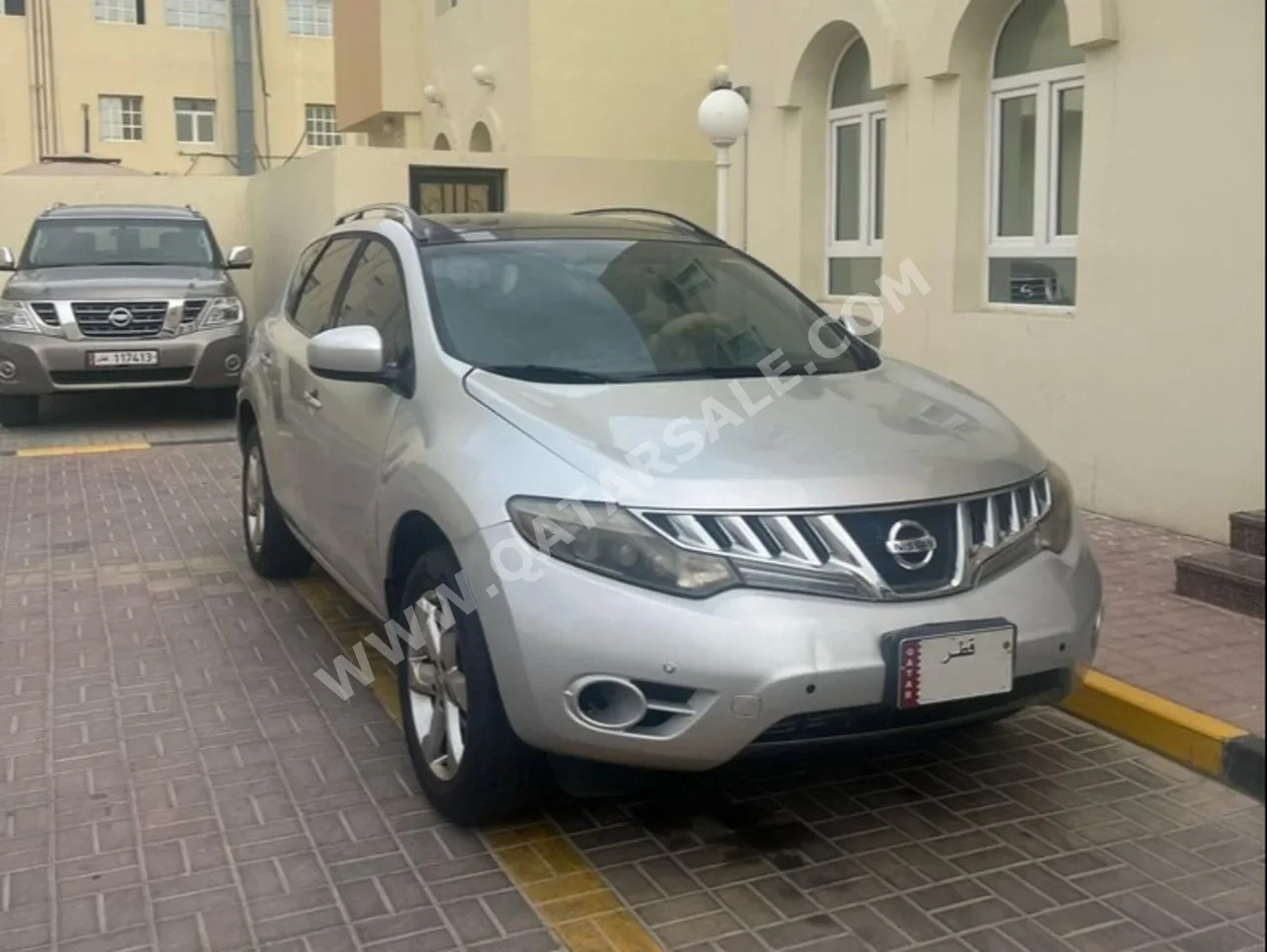Nissan  Murano  LE  2011  Automatic  124,000 Km  6 Cylinder  SUV  Silver