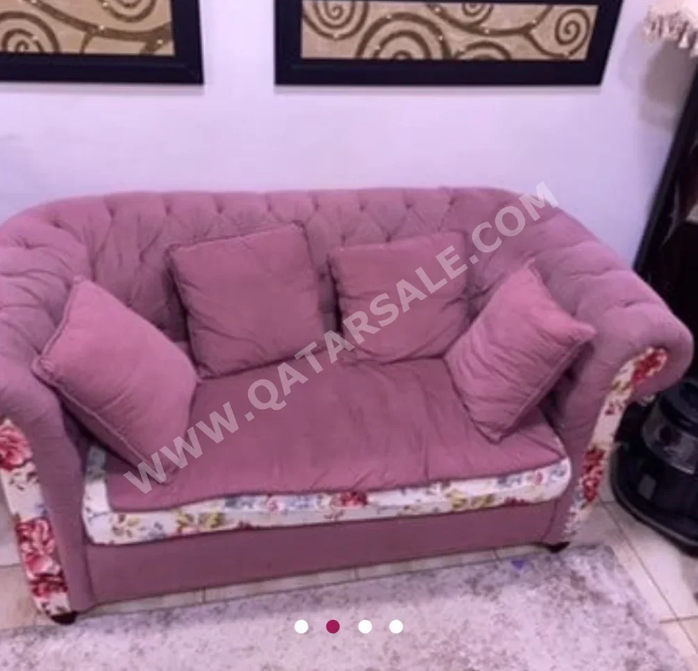 الأرائك والكنب والكراسي ذا وان  طقم كنب  - قماش  - تركواز  - مع طاولة