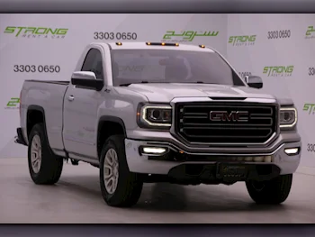 GMC  Sierra  1500  2018  Automatic  207,000 Km  8 Cylinder  Four Wheel Drive (4WD)  Pick Up  Gray