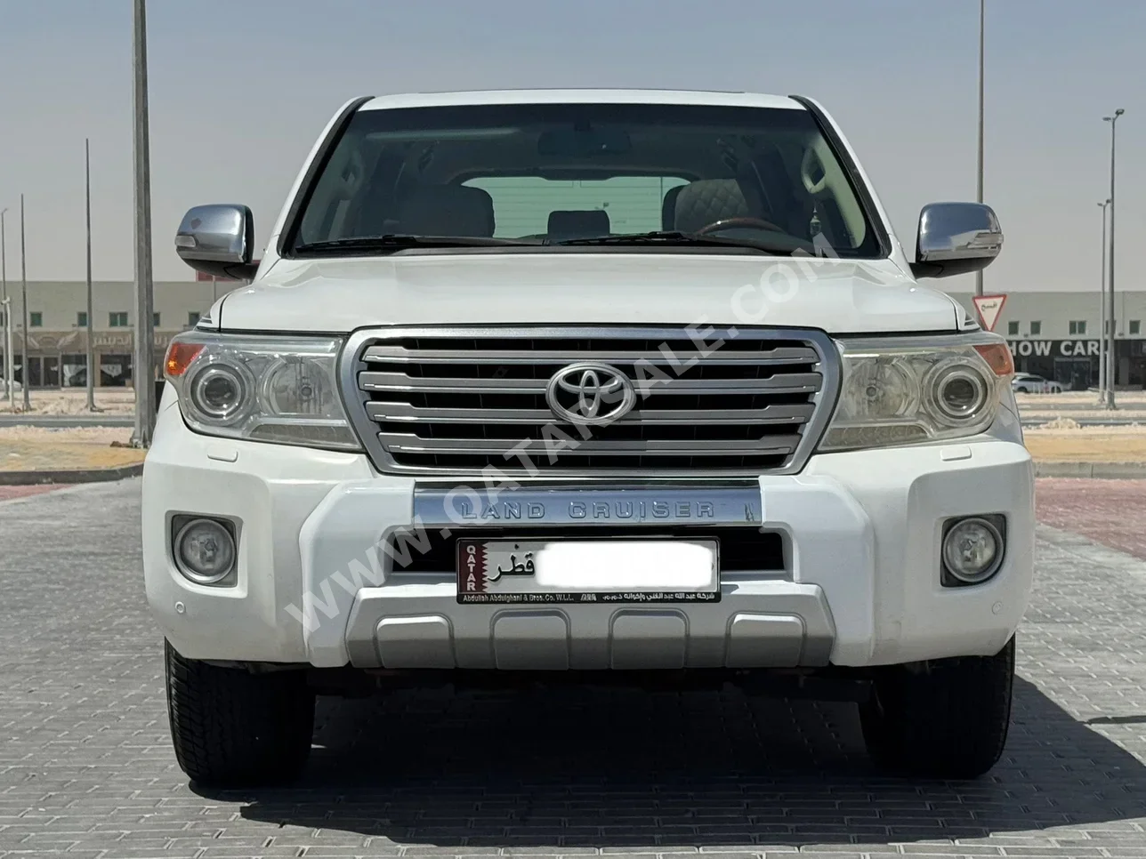 Toyota  Land Cruiser  GXR  2015  Automatic  256,000 Km  8 Cylinder  Four Wheel Drive (4WD)  SUV  White