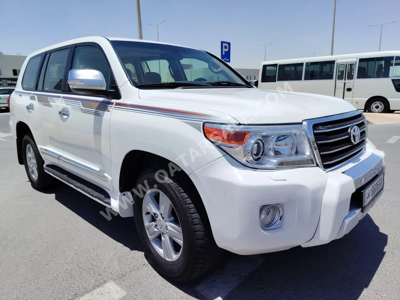 Toyota  Land Cruiser  GXR  2014  Automatic  449,000 Km  8 Cylinder  Four Wheel Drive (4WD)  SUV  White