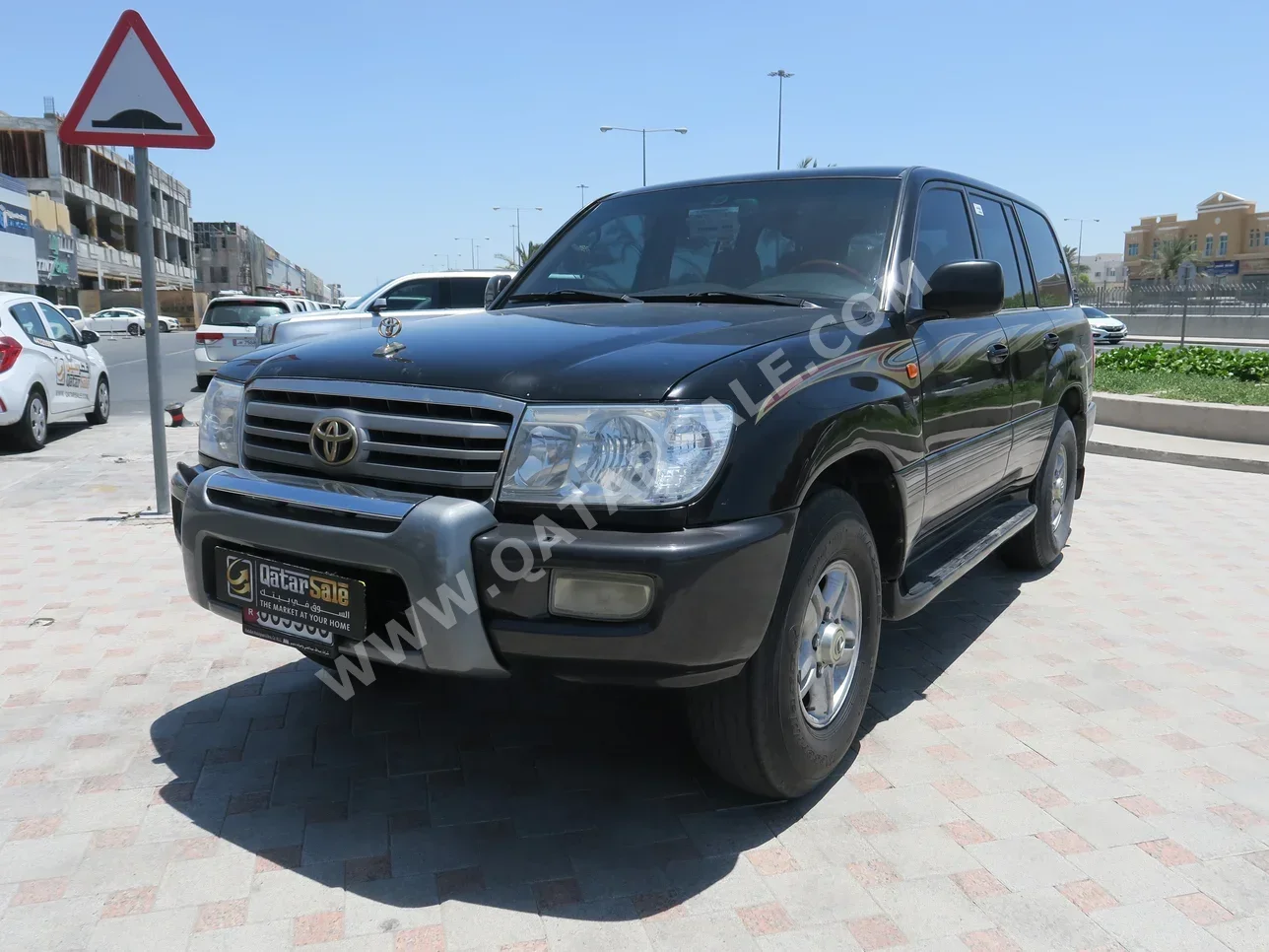 Toyota  Land Cruiser  VXR  2006  Manual  430,000 Km  8 Cylinder  Four Wheel Drive (4WD)  SUV  Black