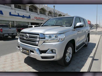 Toyota  Land Cruiser  GXR  2018  Automatic  160,000 Km  8 Cylinder  Four Wheel Drive (4WD)  SUV  Silver