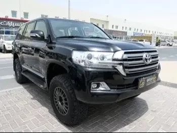 Toyota  Land Cruiser  GXR  2018  Automatic  100,000 Km  8 Cylinder  Four Wheel Drive (4WD)  SUV  Black  With Warranty