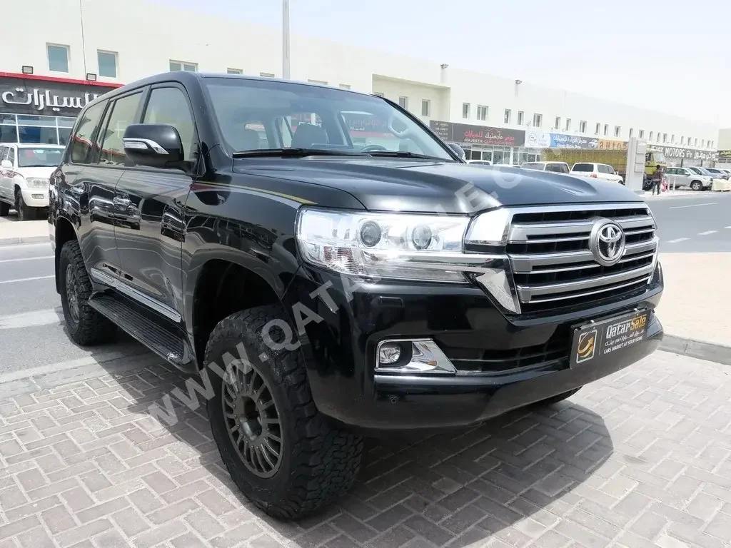 Toyota  Land Cruiser  GXR  2018  Automatic  100,000 Km  8 Cylinder  Four Wheel Drive (4WD)  SUV  Black  With Warranty