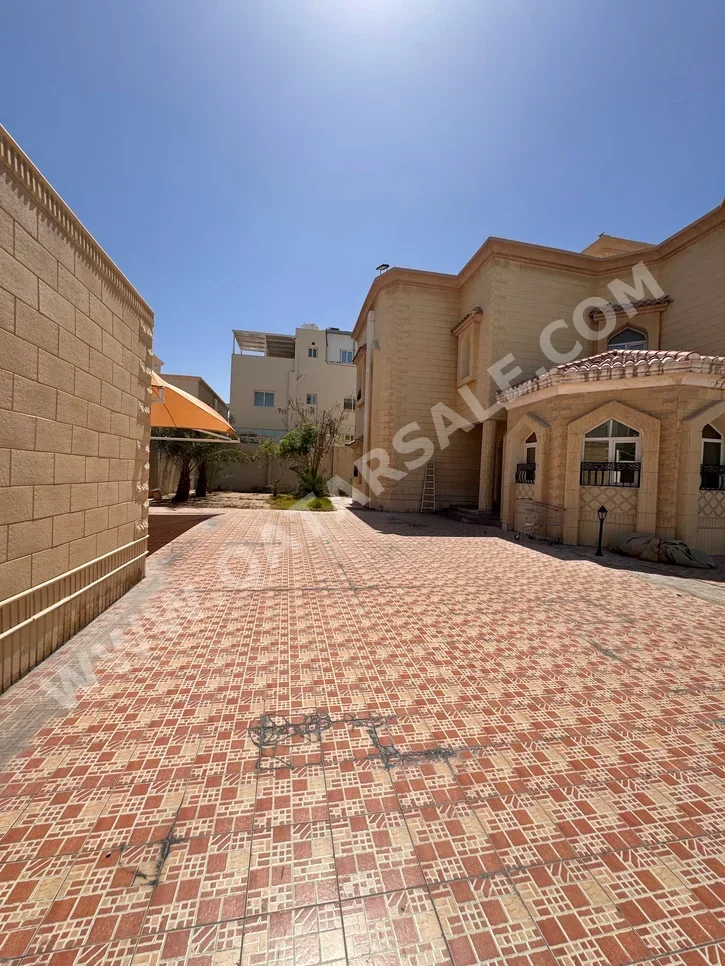 Family Residential  - Not Furnished  - Doha  - Al Duhail  - 6 Bedrooms