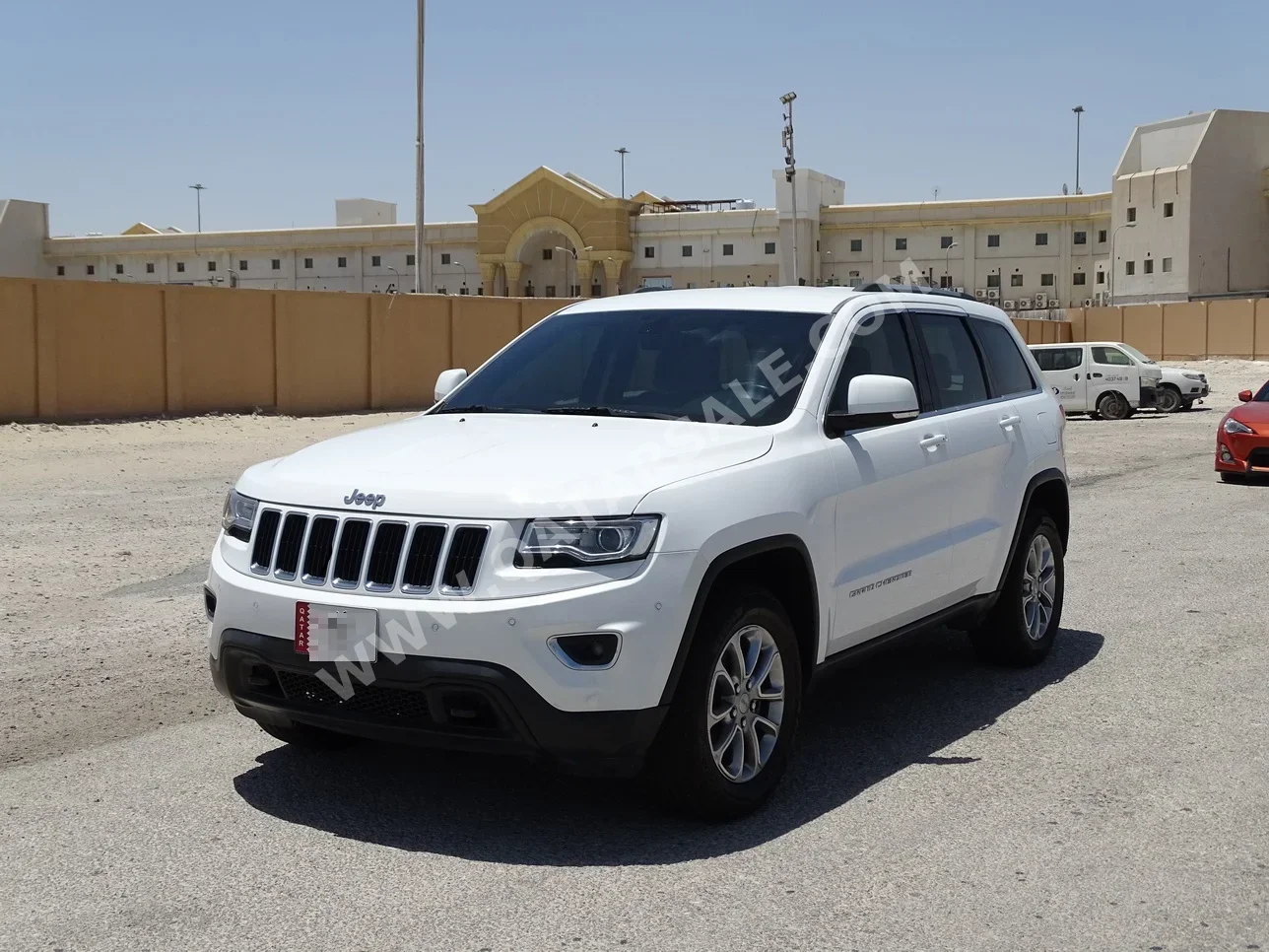 Jeep  Grand Cherokee  Laredo  2016  Automatic  90,000 Km  6 Cylinder  Four Wheel Drive (4WD)  SUV  White
