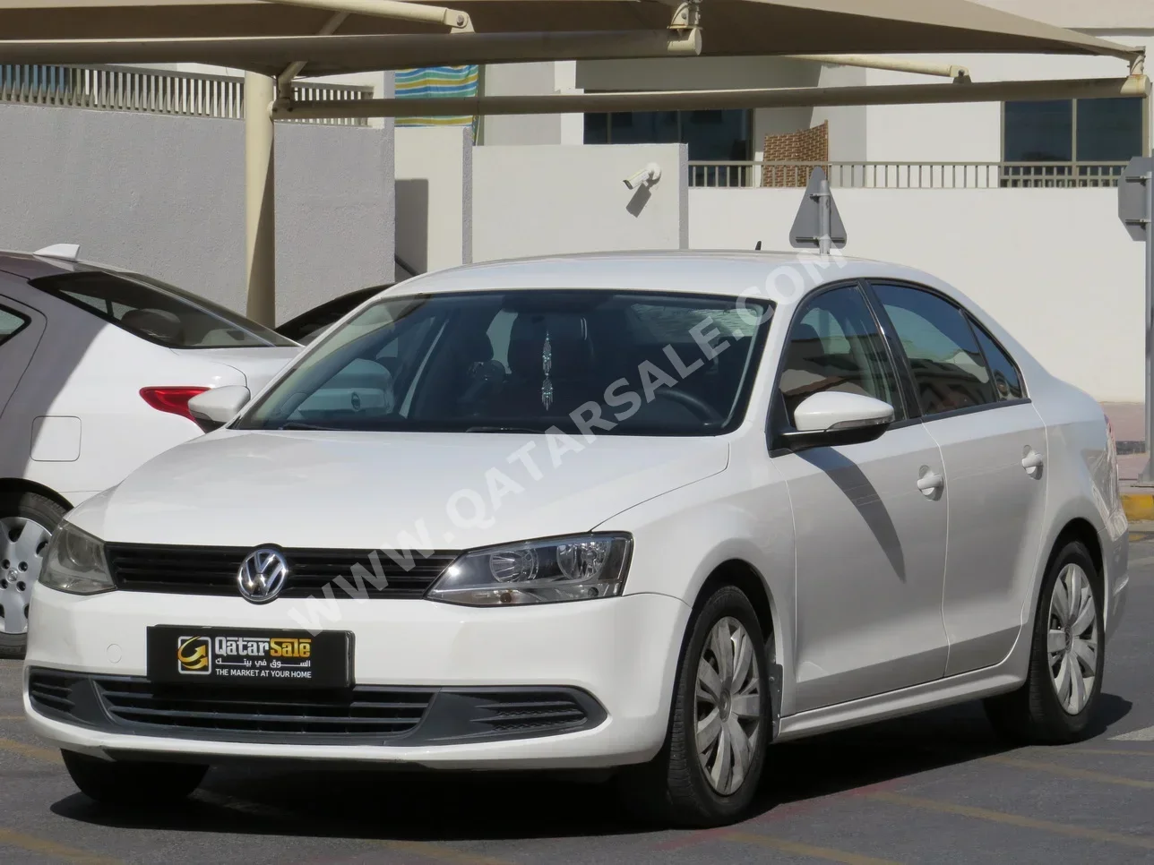 Volkswagen  Jetta  2014  Automatic  122,000 Km  4 Cylinder  Front Wheel Drive (FWD)  Sedan  White