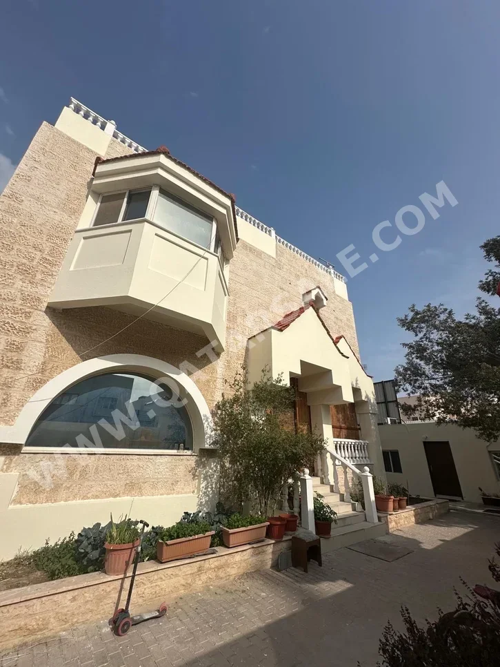 سكن عائلي  - غير مفروشة  - الدوحة  - نعيجة  - 7 غرف نوم