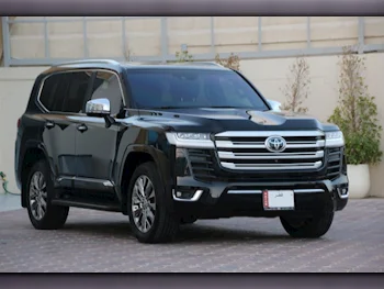 Toyota  Land Cruiser  VXR Twin Turbo  2024  Automatic  19,000 Km  6 Cylinder  Four Wheel Drive (4WD)  SUV  Black  With Warranty