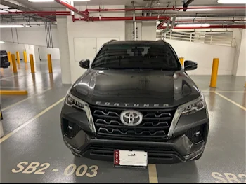 Toyota  Fortuner  SR5  2023  Automatic  20,000 Km  6 Cylinder  Four Wheel Drive (4WD)  SUV  Gray  With Warranty