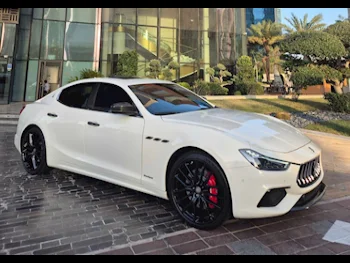 مزاراتي  جيبلي  اس  2018  اوتوماتيك  79,000 كم  6 سلندر  سحب امامي  سيدان  ابيض وأحمر