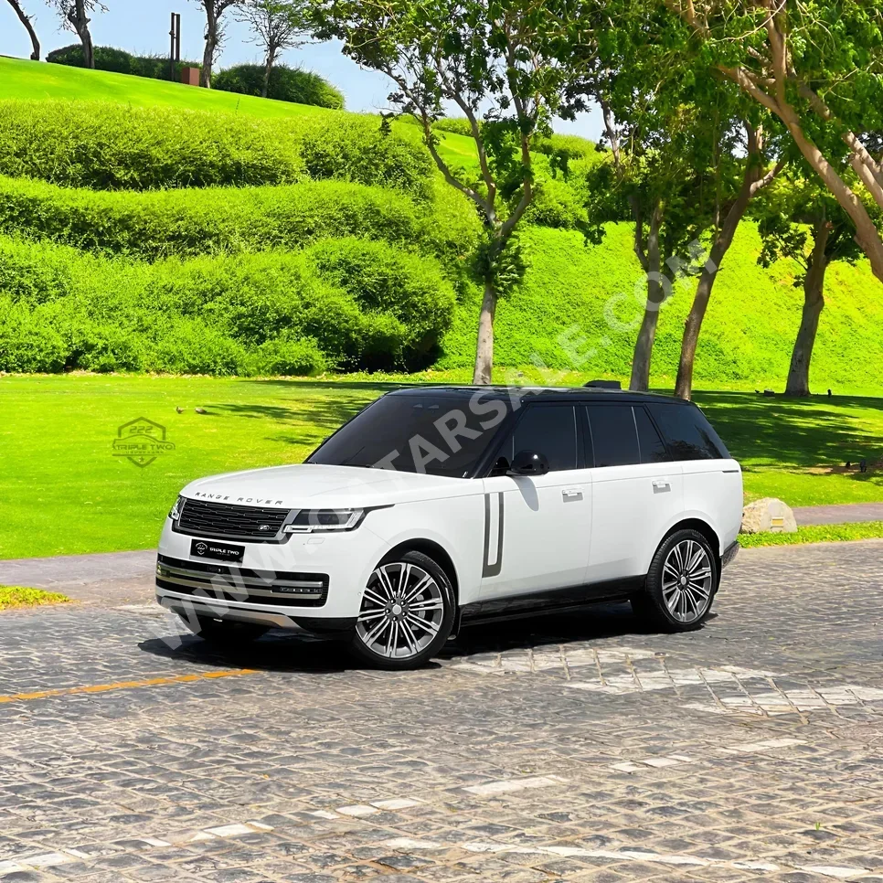 Land Rover  Range Rover  Vogue HSE  2022  Automatic  56,800 Km  8 Cylinder  Four Wheel Drive (4WD)  SUV  White  With Warranty
