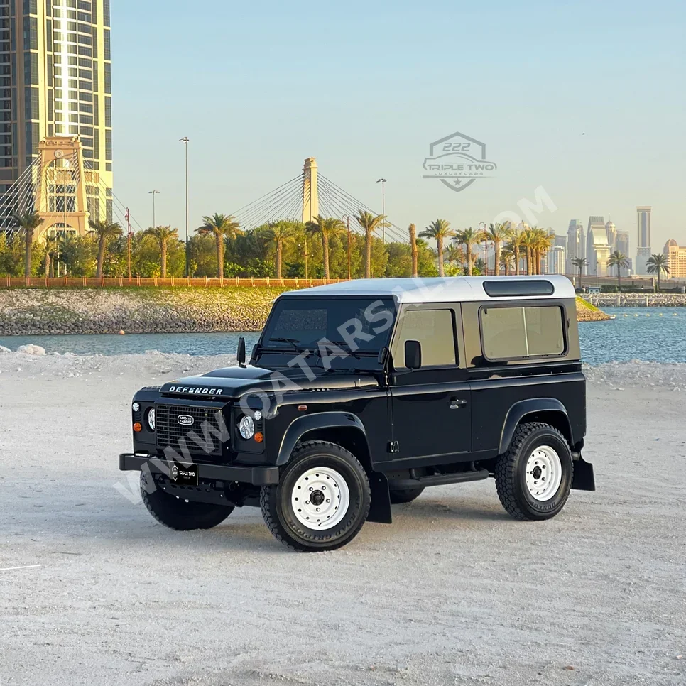 Land Rover  Defender  2012  Automatic  78,900 Km  6 Cylinder  Four Wheel Drive (4WD)  SUV  Black