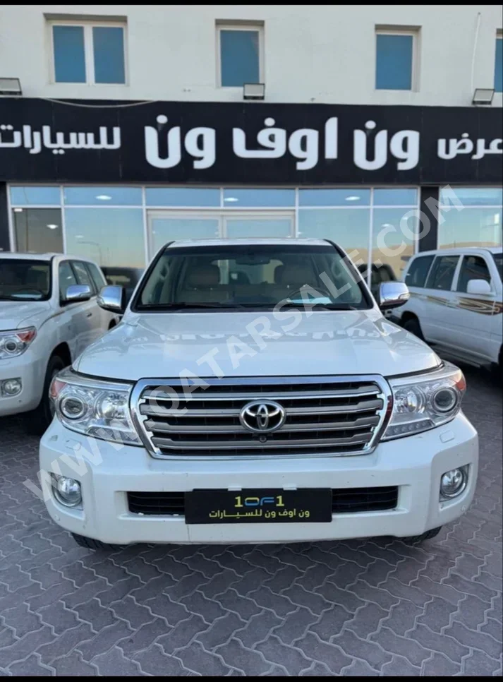 Toyota  Land Cruiser  VXR  2013  Automatic  290,000 Km  8 Cylinder  Four Wheel Drive (4WD)  SUV  White