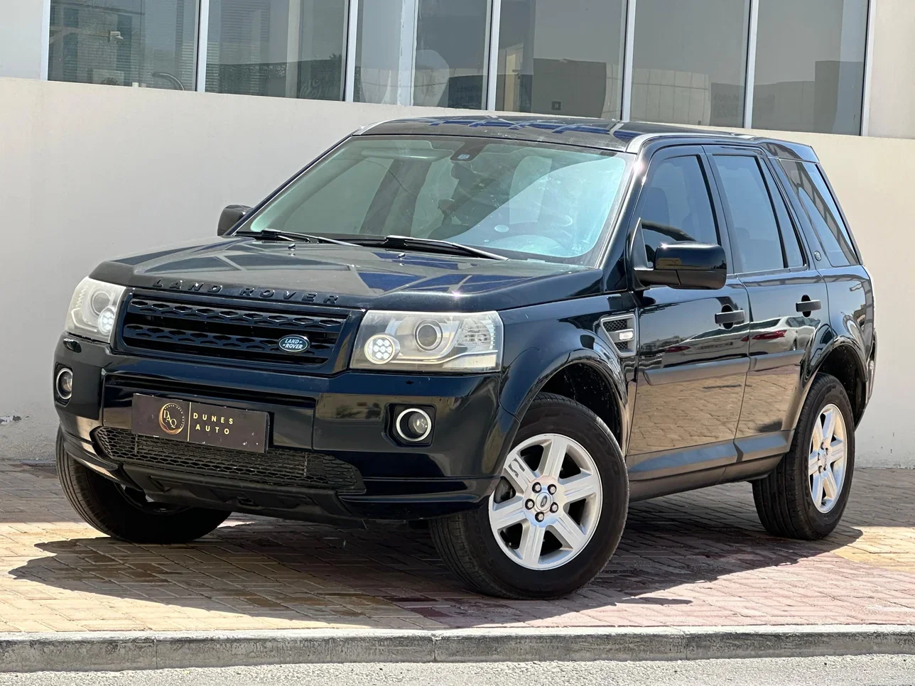 Land Rover  LR2  SE  2013  Automatic  136,000 Km  6 Cylinder  Four Wheel Drive (4WD)  SUV  Black