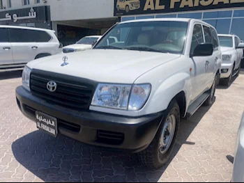 Toyota  Land Cruiser  GX  2005  Automatic  235,000 Km  6 Cylinder  Four Wheel Drive (4WD)  SUV  White