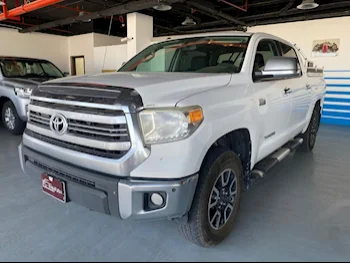 Toyota  Tundra  2017  Automatic  283,000 Km  8 Cylinder  Four Wheel Drive (4WD)  Pick Up  White