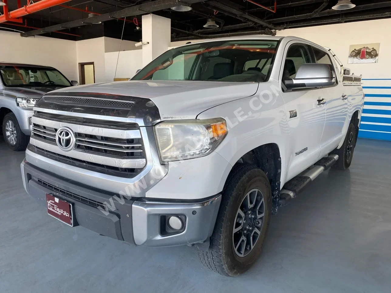 Toyota  Tundra  2017  Automatic  283,000 Km  8 Cylinder  Four Wheel Drive (4WD)  Pick Up  White
