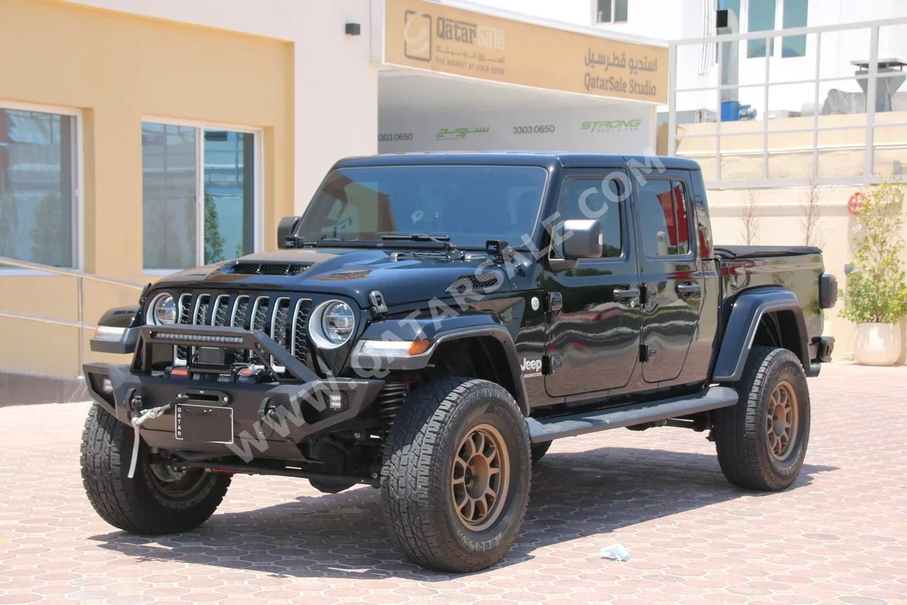 Jeep  Gladiator  Overland  2020  Automatic  27,000 Km  6 Cylinder  Four Wheel Drive (4WD)  Pick Up  Black