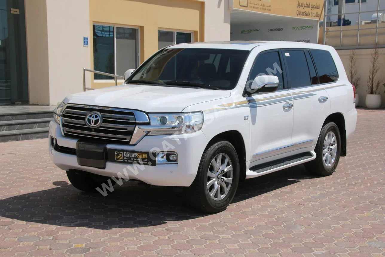 Toyota  Land Cruiser  VXR  2016  Automatic  373,000 Km  8 Cylinder  Four Wheel Drive (4WD)  SUV  White