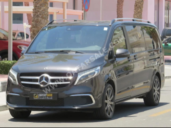 Mercedes-Benz  V-Class  250  2022  Automatic  45,000 Km  4 Cylinder  Rear Wheel Drive (RWD)  Van / Bus  Gray