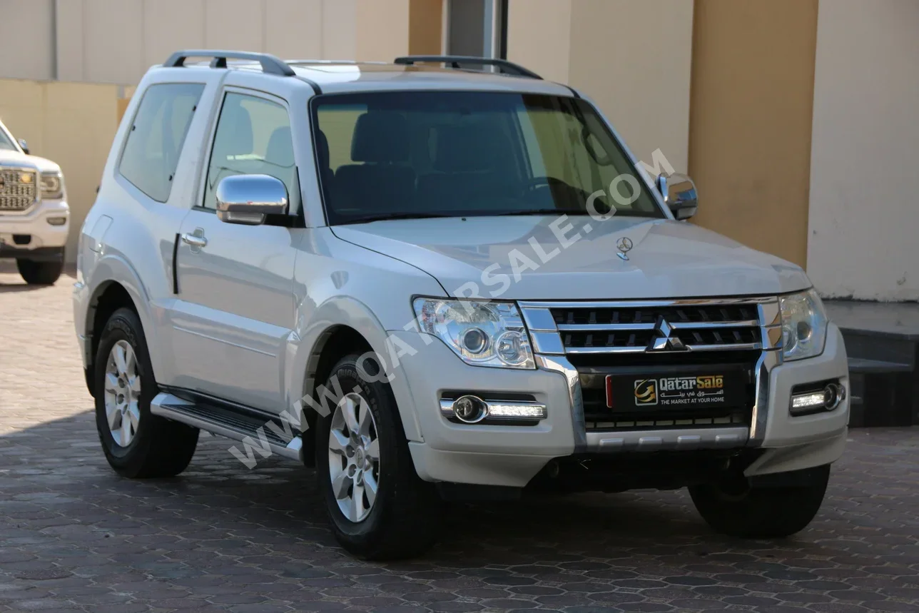  Mitsubishi  Pajero  2015  Automatic  195,000 Km  6 Cylinder  Four Wheel Drive (4WD)  SUV  White  With Warranty
