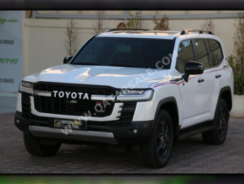 Toyota  Land Cruiser  GR Sport Twin Turbo  2022  Automatic  57,500 Km  6 Cylinder  Four Wheel Drive (4WD)  SUV  Pearl  With Warranty