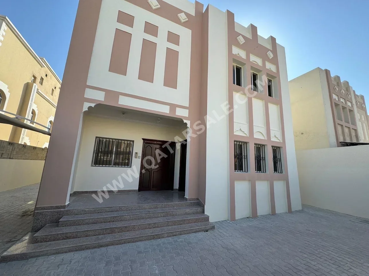 Family Residential  - Not Furnished  - Al Rayyan  - Izghawa  - 5 Bedrooms