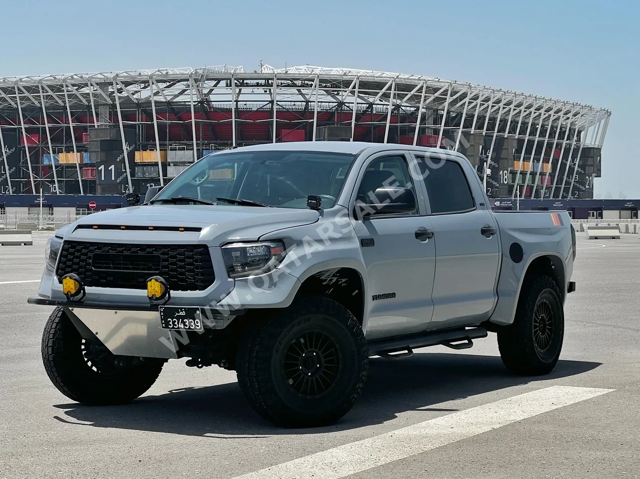 Toyota  Tundra  SRS  2016  Automatic  135,000 Km  8 Cylinder  Four Wheel Drive (4WD)  Pick Up  Gray
