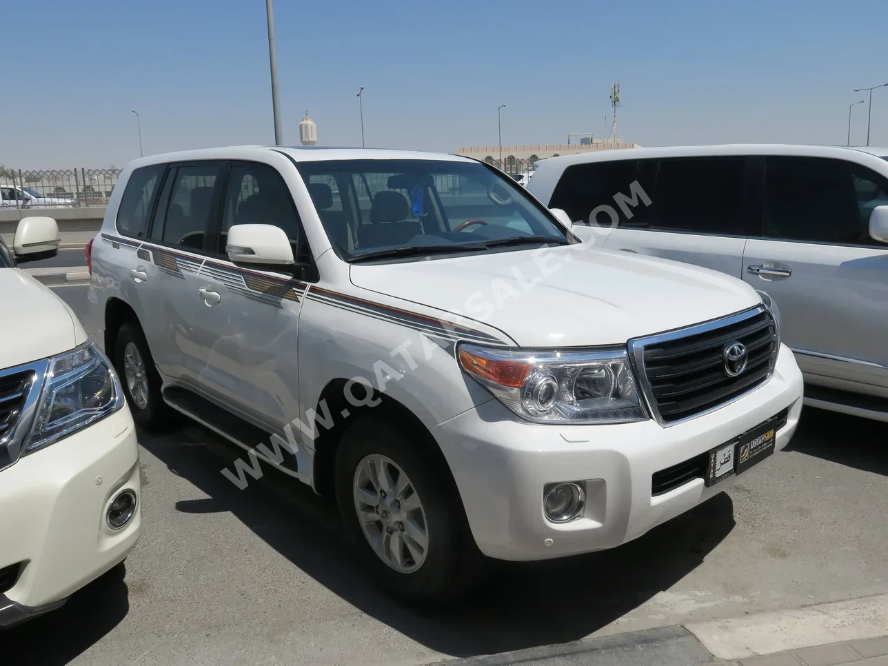 Toyota  Land Cruiser  GXR  2015  Automatic  102,000 Km  8 Cylinder  Four Wheel Drive (4WD)  SUV  White
