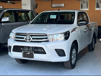 Toyota  Hilux  SR5  2025  Automatic  0 Km  4 Cylinder  Four Wheel Drive (4WD)  Pick Up  White  With Warranty