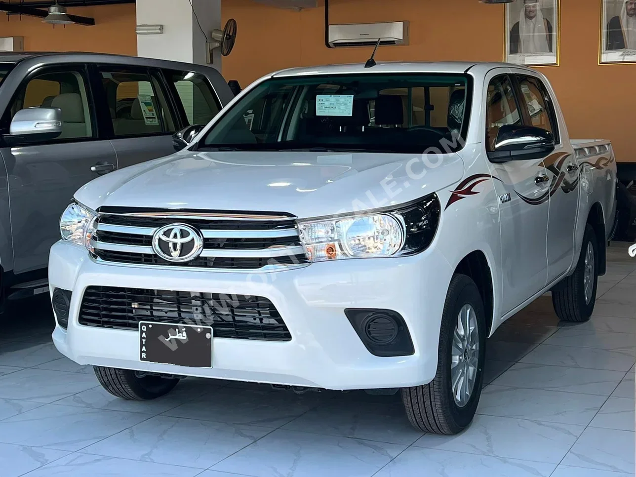 Toyota  Hilux  SR5  2025  Automatic  0 Km  4 Cylinder  Four Wheel Drive (4WD)  Pick Up  White  With Warranty