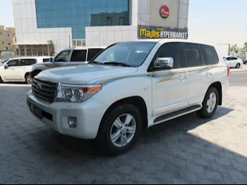 Toyota  Land Cruiser  VXR  2015  Automatic  242,000 Km  8 Cylinder  Four Wheel Drive (4WD)  SUV  Pearl