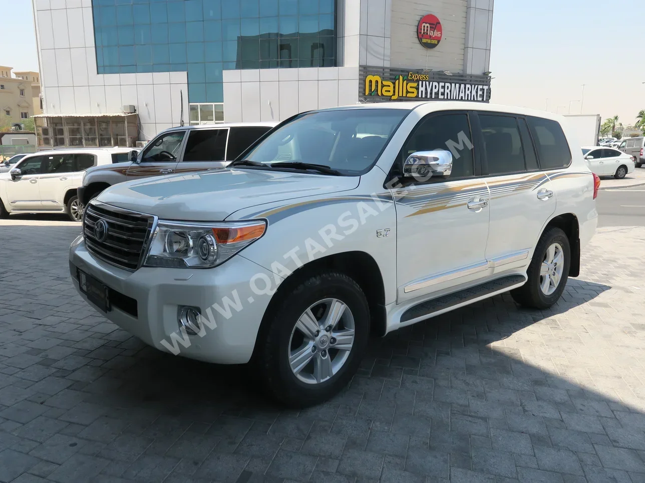 Toyota  Land Cruiser  VXR  2015  Automatic  242,000 Km  8 Cylinder  Four Wheel Drive (4WD)  SUV  Pearl