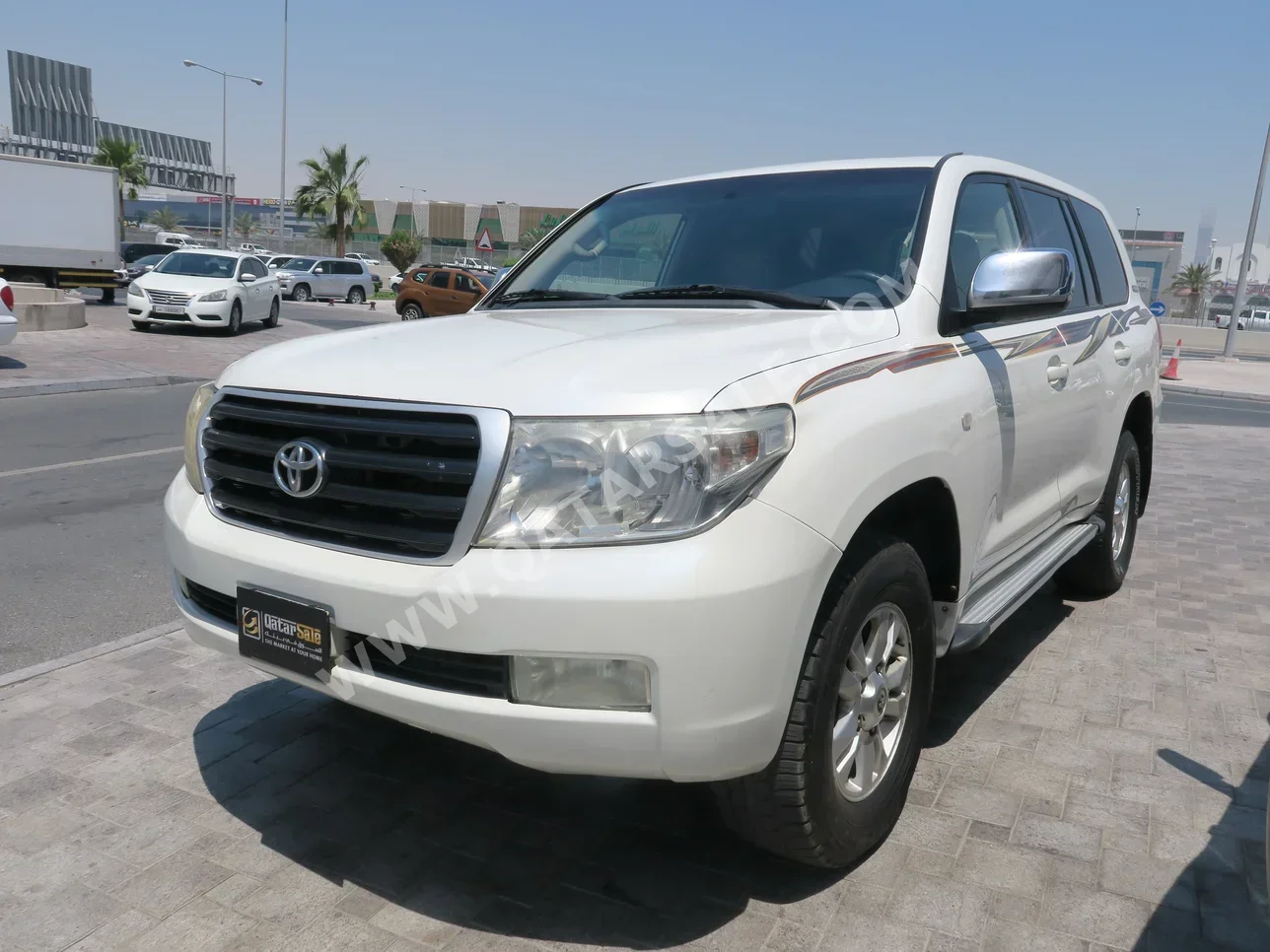 Toyota  Land Cruiser  G Limited  2011  Automatic  435,000 Km  6 Cylinder  Four Wheel Drive (4WD)  SUV  White