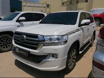 Toyota  Land Cruiser  VXR  2019  Automatic  206,000 Km  8 Cylinder  Four Wheel Drive (4WD)  SUV  White