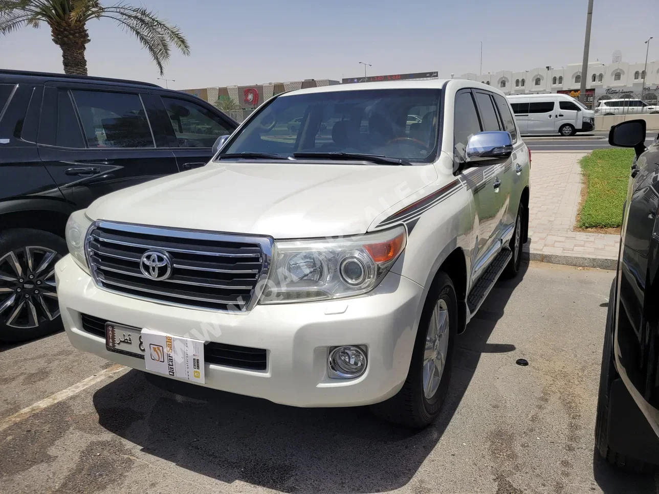 Toyota  Land Cruiser  GXR  2012  Automatic  332,000 Km  8 Cylinder  Four Wheel Drive (4WD)  SUV  White