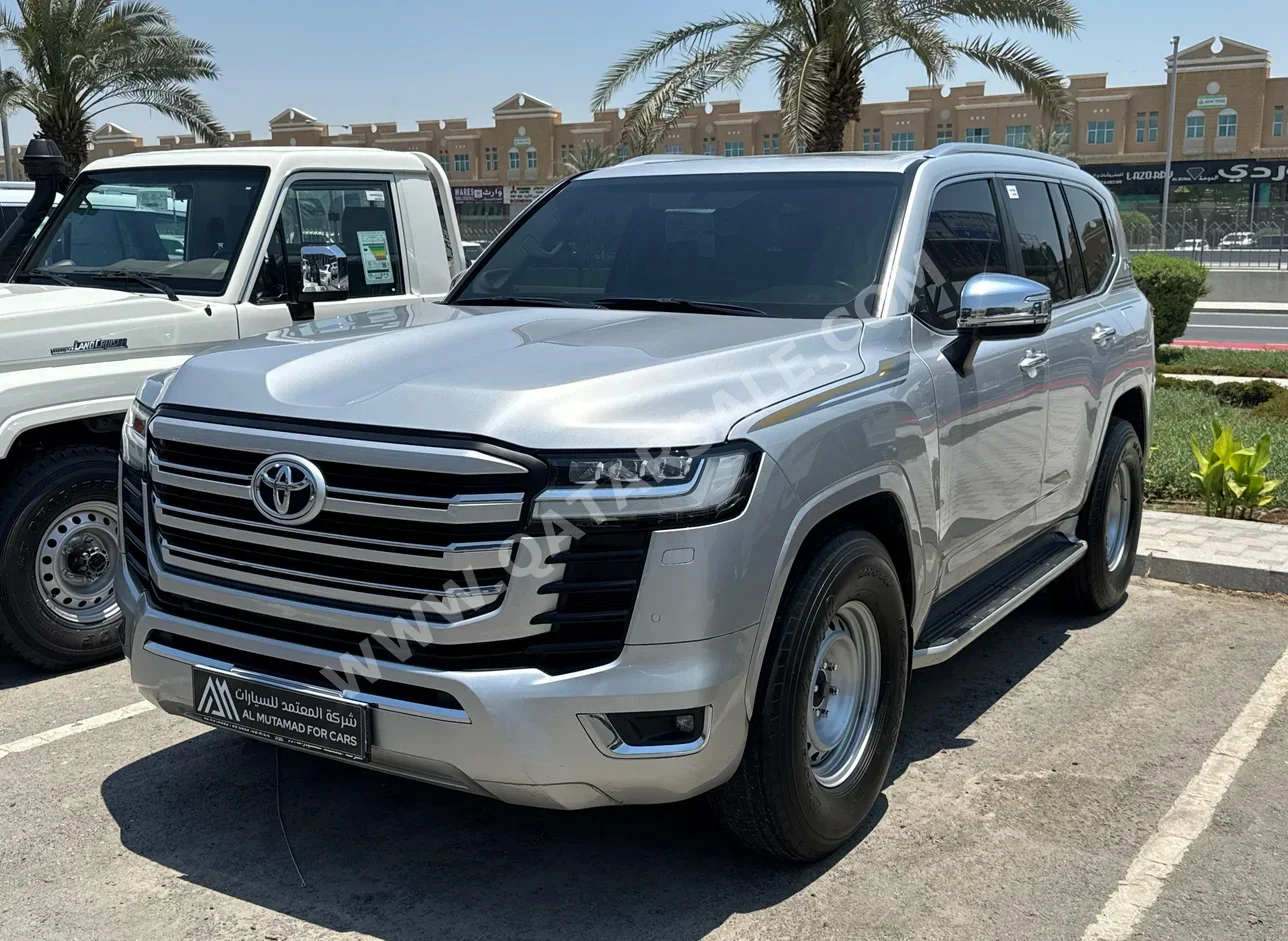 Toyota  Land Cruiser  VX  2022  Automatic  135,000 Km  6 Cylinder  Four Wheel Drive (4WD)  SUV  Silver  With Warranty