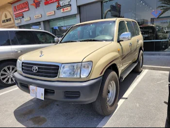 Toyota  Land Cruiser  GX  2000  Manual  695,000 Km  6 Cylinder  Four Wheel Drive (4WD)  SUV  Beige
