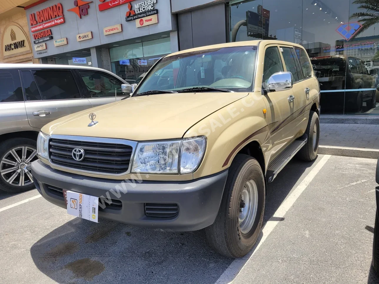 Toyota  Land Cruiser  GX  2000  Manual  695,000 Km  6 Cylinder  Four Wheel Drive (4WD)  SUV  Beige