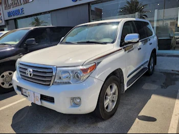 Toyota  Land Cruiser  GXR  2014  Automatic  273,000 Km  8 Cylinder  Four Wheel Drive (4WD)  SUV  White