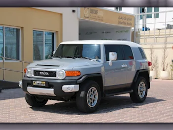Toyota  FJ Cruiser  2014  Automatic  265,000 Km  6 Cylinder  Four Wheel Drive (4WD)  SUV  Gray
